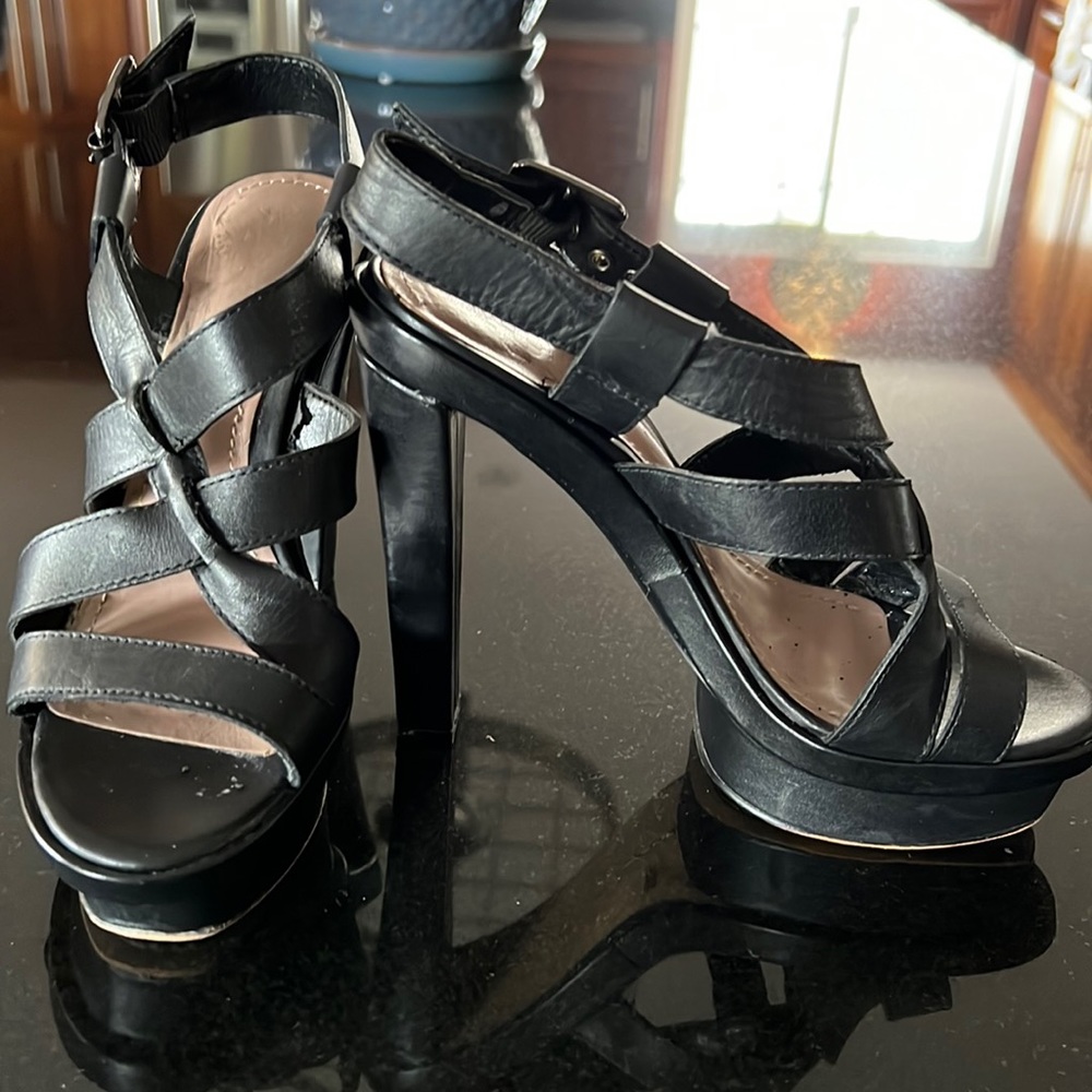 Vince Camuto Womens High Heel with Platform Black Leather Sandals Size 5.5.